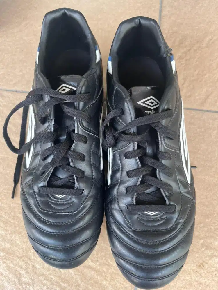 Sepatu Bola Umbro
