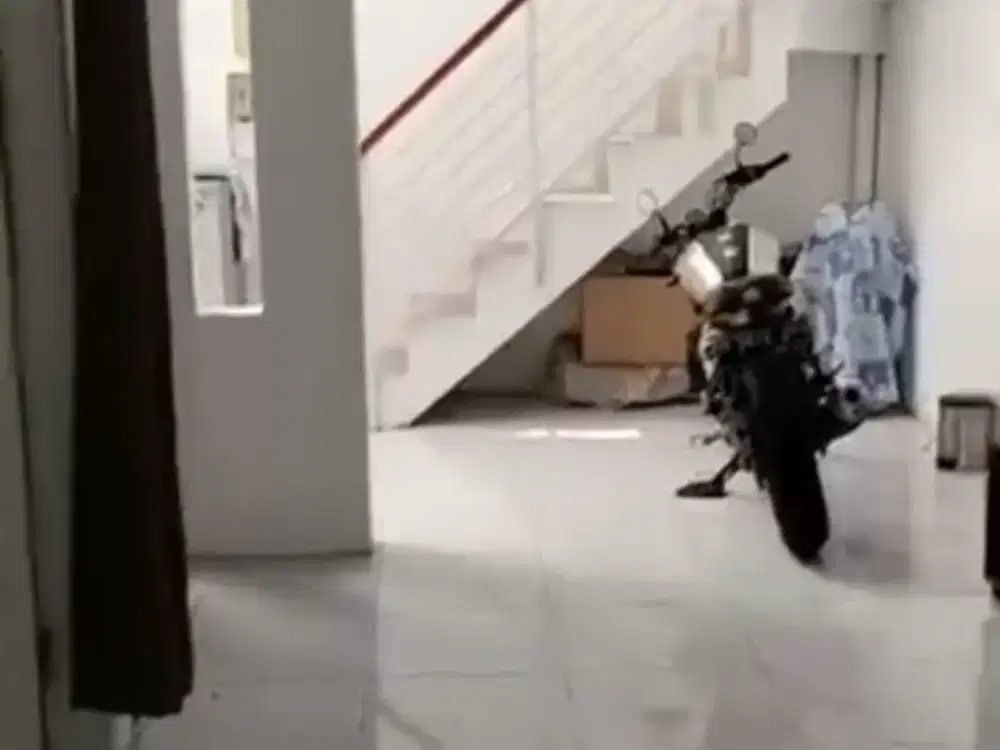 DISEWA RUMAH 2 LANTAI TAHUNAN BAGUS MURAH STRATEGIS SENTUL CITY SSR916