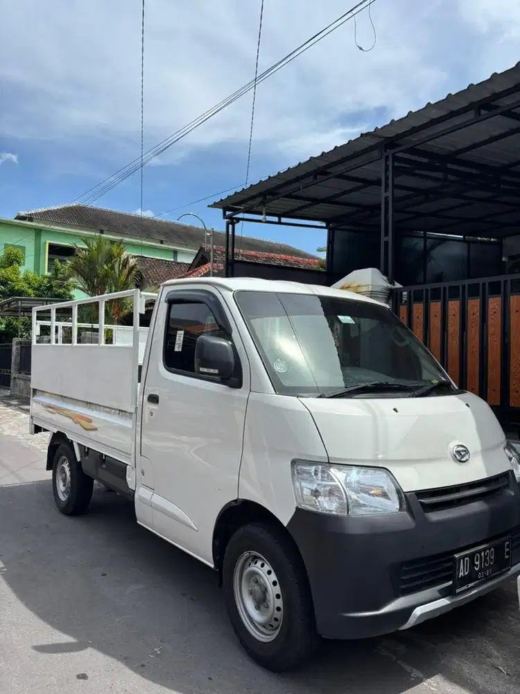 mobil bekas grand max 2021 putih