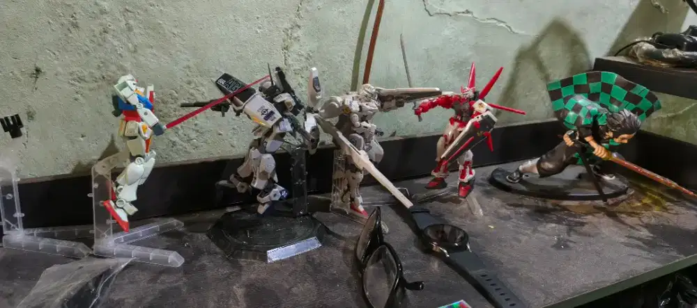 Pajangan Estetik Rakitan Gundam 4pcs + Naruto