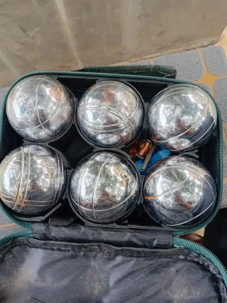 Bola besi permainan pentaque