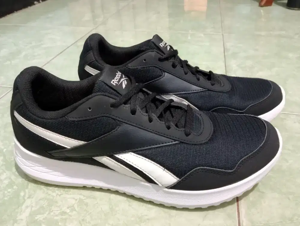 Sepatu Running Reebok 44 Joss