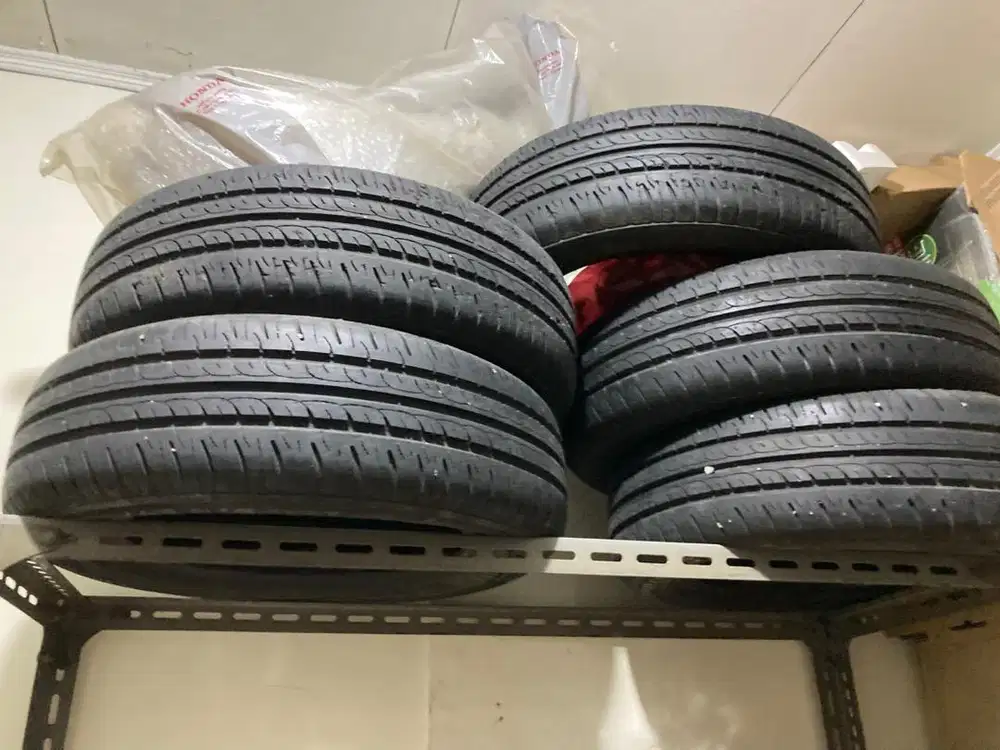 Ban bekas Mobil Ayla
