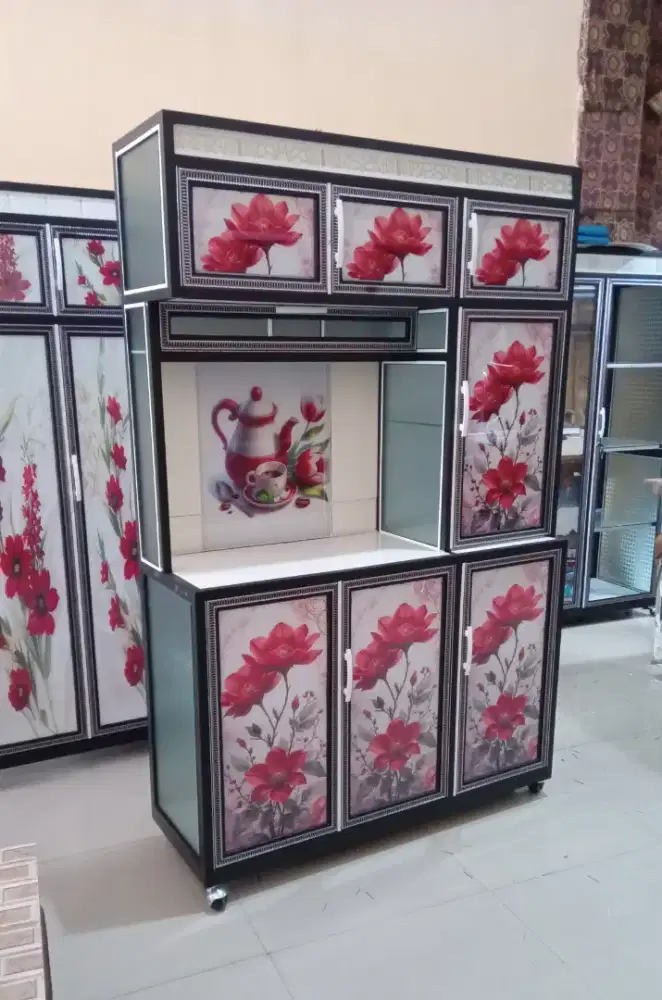 Lemari piring almanium 3 pintu