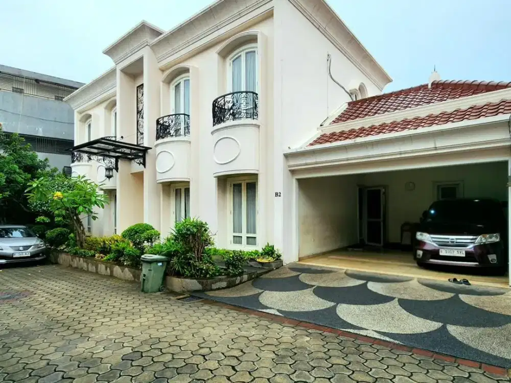 Rumah Modern Classic Siap Huni Dalam Private Townhouse di Cilandak – Ada Pool, Lokasi Super Strategis