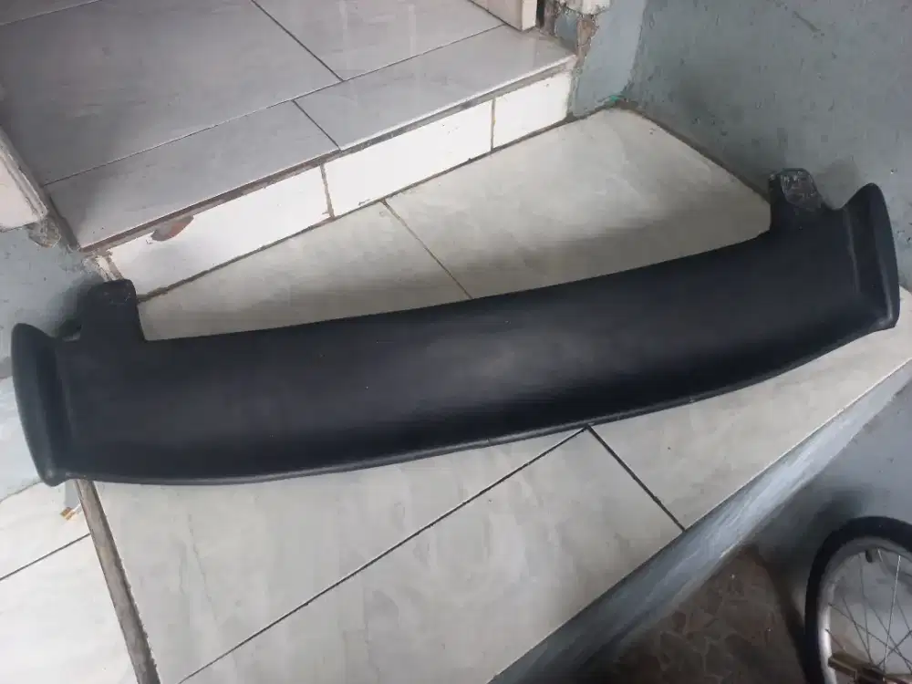 Spoiler topi pintu bagasi universal