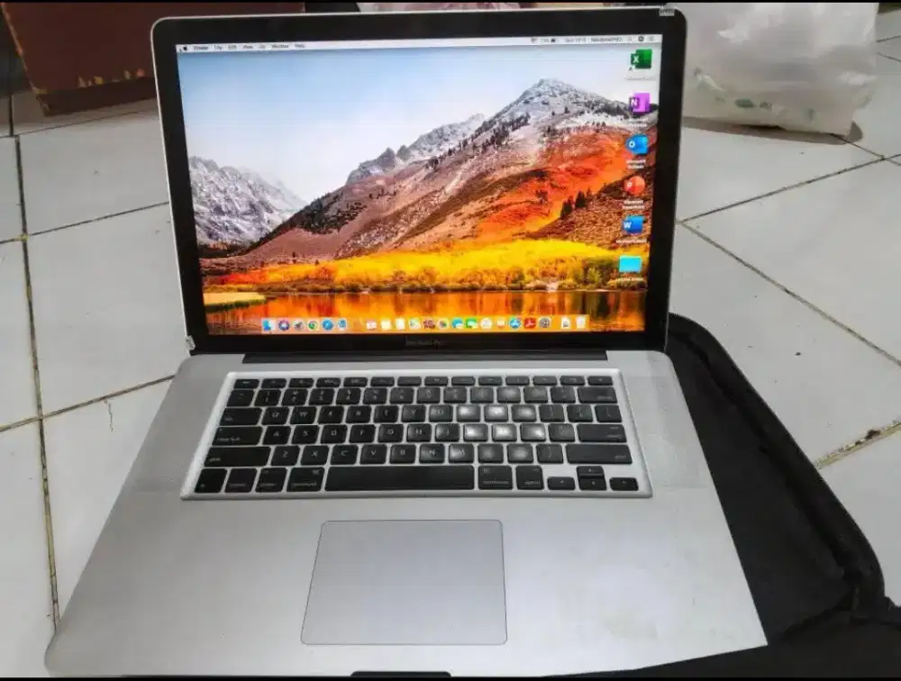 Macbook pro Ram 16 SSD 256 Masi bagus seperti baru