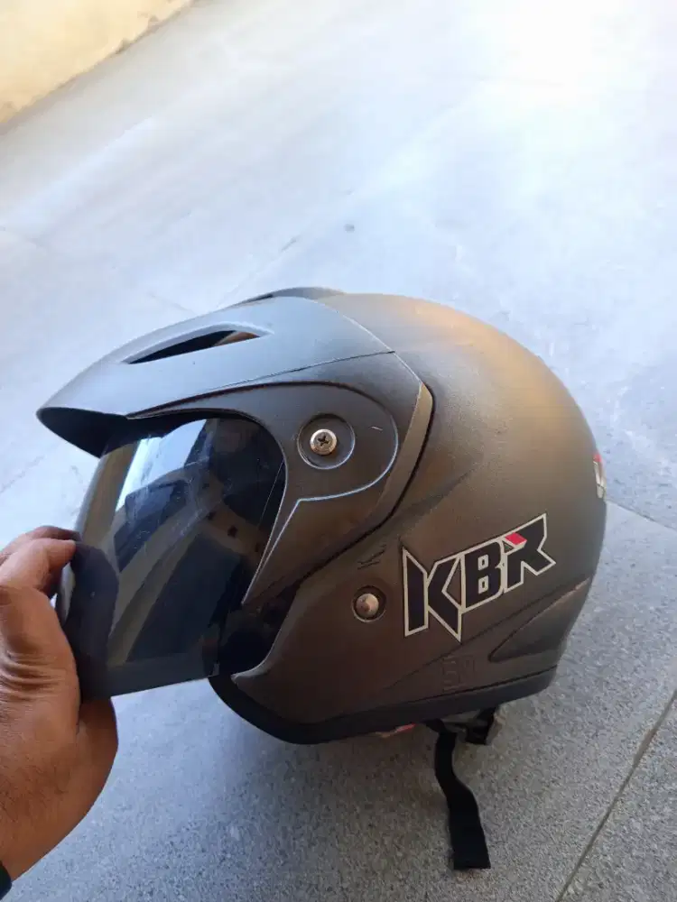 Helm bekas masih bagus
