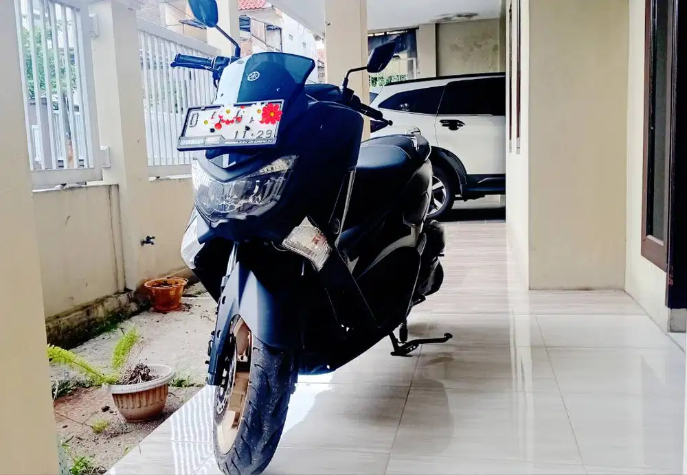 Yamaha NMax 2019, Hitam, Satu Tangan