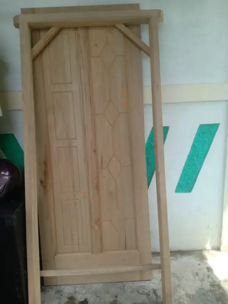 Kusen Kayu Meranti Biasa