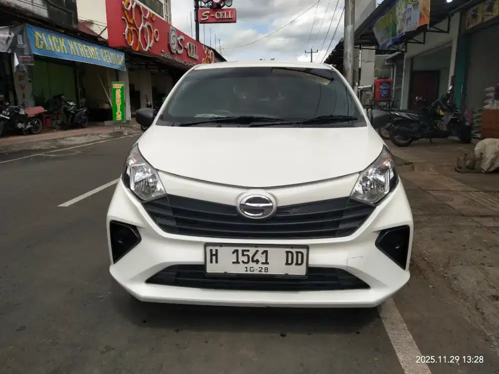 sigra D 1.0 mt 2023 putih H