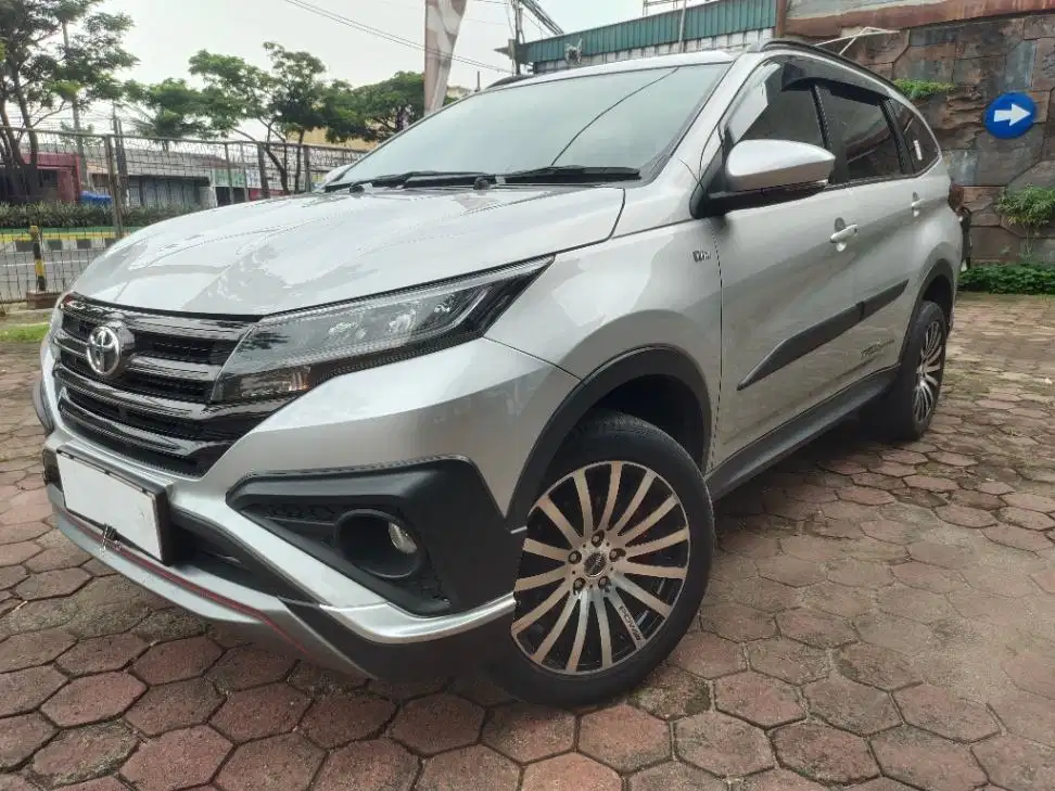 DP Rendah  10JT Toyota Rush 1.5 TRD Sportivo Bensin-MT 2018 Hitam