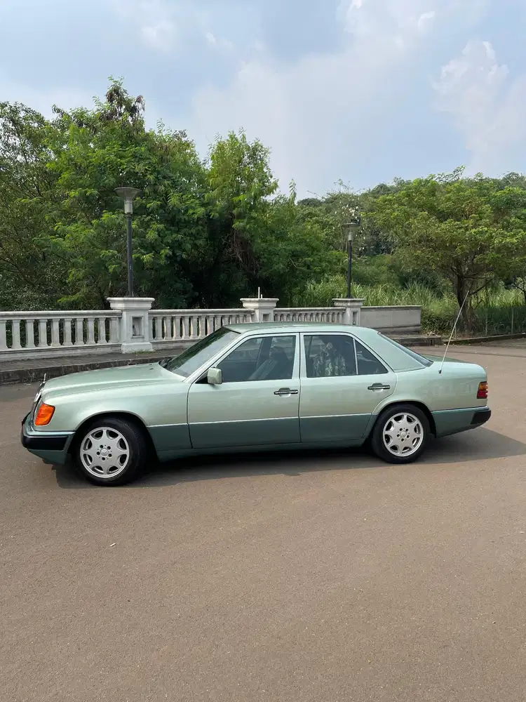 Mercedes-Benz E300 1991 Bensin
