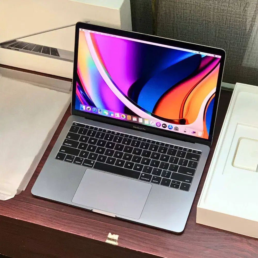 MACBOOK PRO 2017 8GB/256GB LENGKAP ORI MURAH