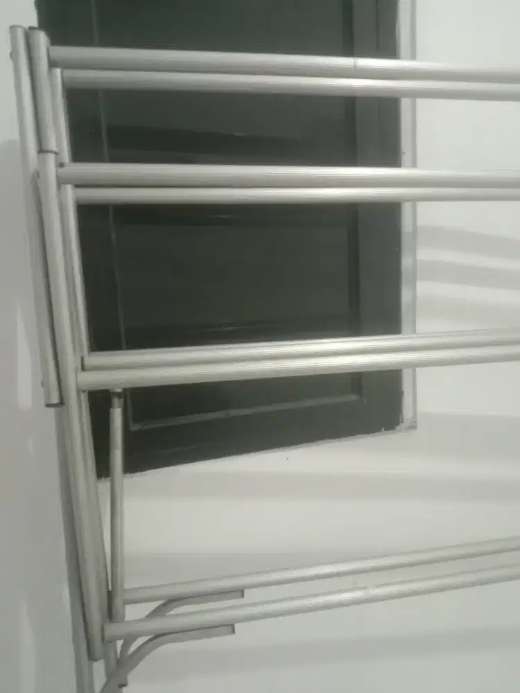 Jemuran aluminium kondisi masih bagus hanya kotor