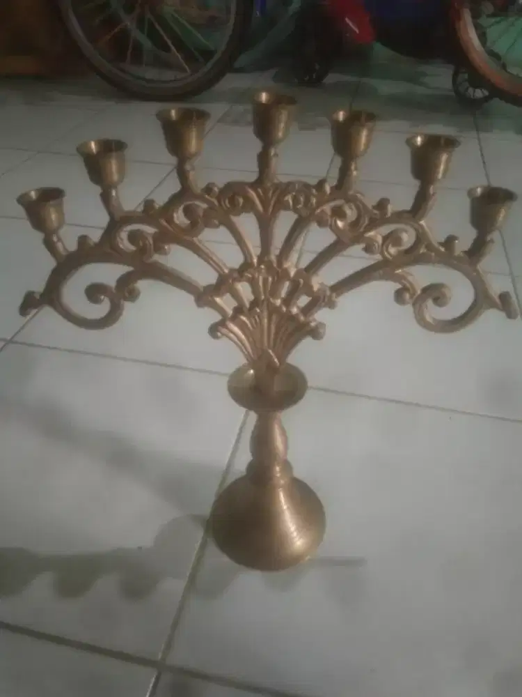 Mau dijual aja tempat lilin kuningan