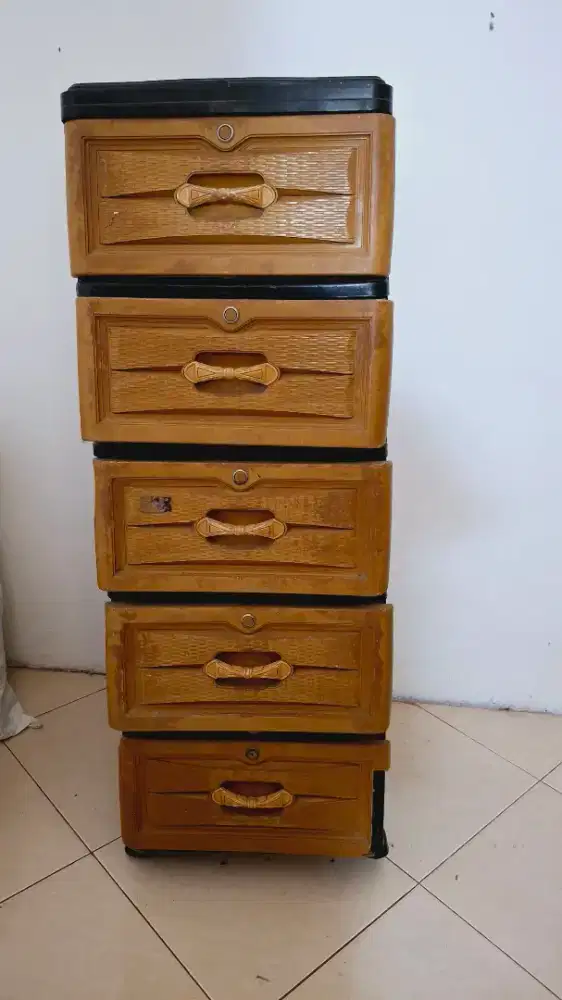 Lemari Plastik Serbaguna