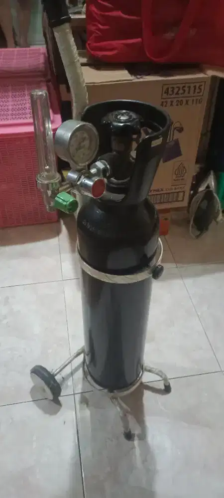 Tabung oksigen lengkap