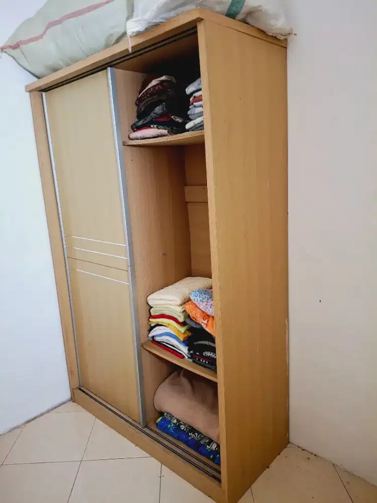 Lemari Pakaian 2 Pintu