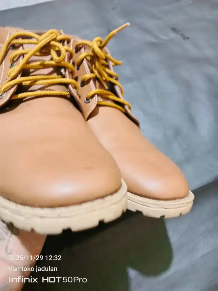 Sepatu DR.Kevin size 42 second kondisi baik sesuai dengan foto aja ya
