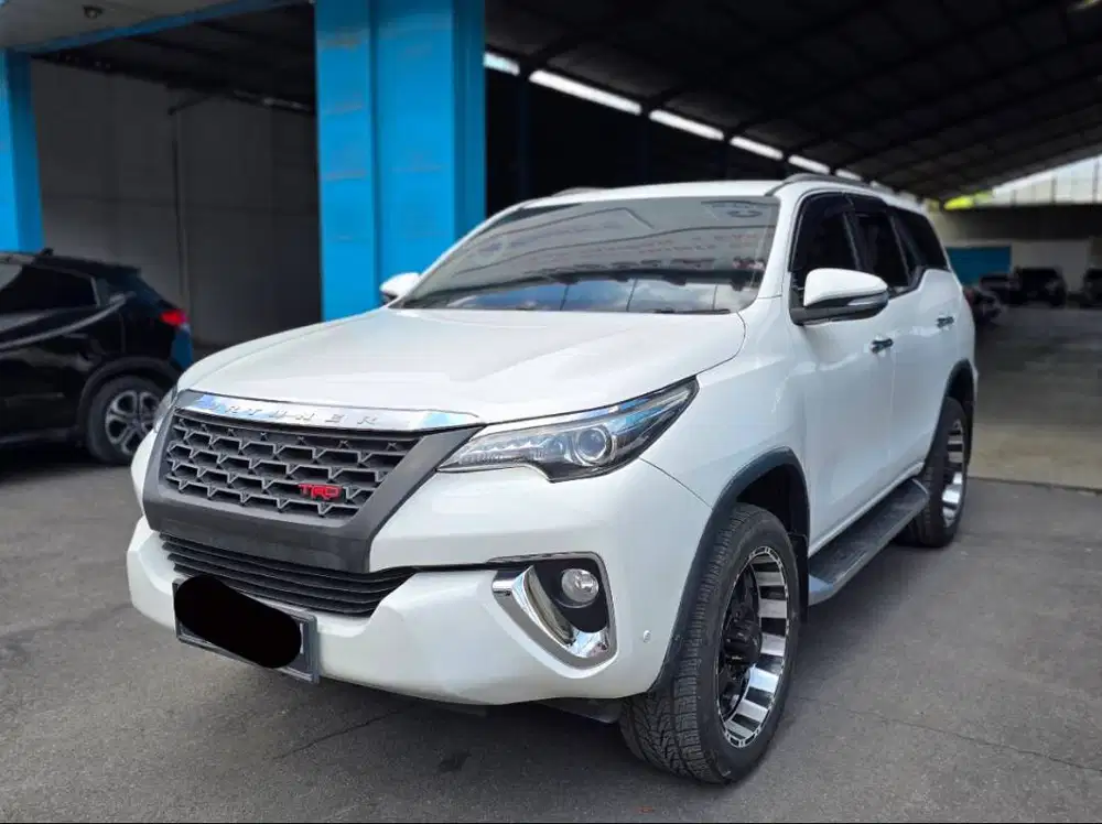 Toyota Fortuner 2.4 VRZ Diesel AT Matic 2016 / Pajero Sport / Everest