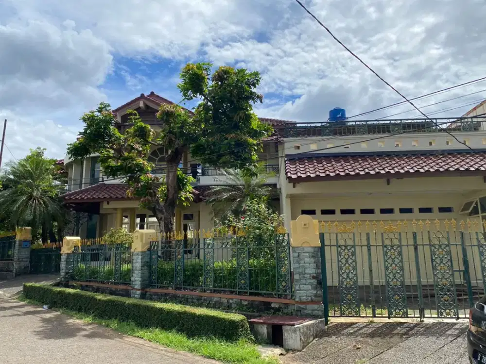 Dijual rumah hook 2 lantai di Sektor 1 - Bintaro, Jakarta Selatan.