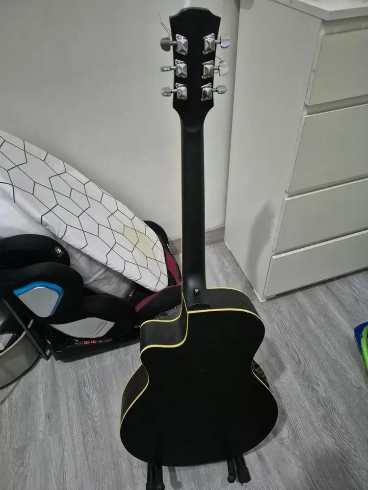 Di jual Gitar Akustik