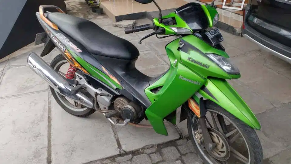 Kawasaki ZX130 hijau