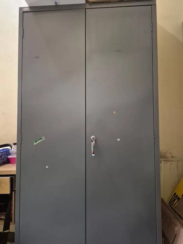 Lemari Besi (bekas kondisi bagus)