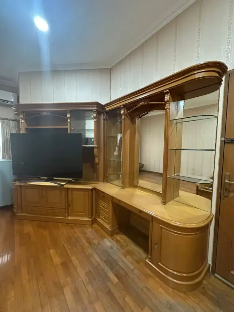 Lemari dan ranjang kayu