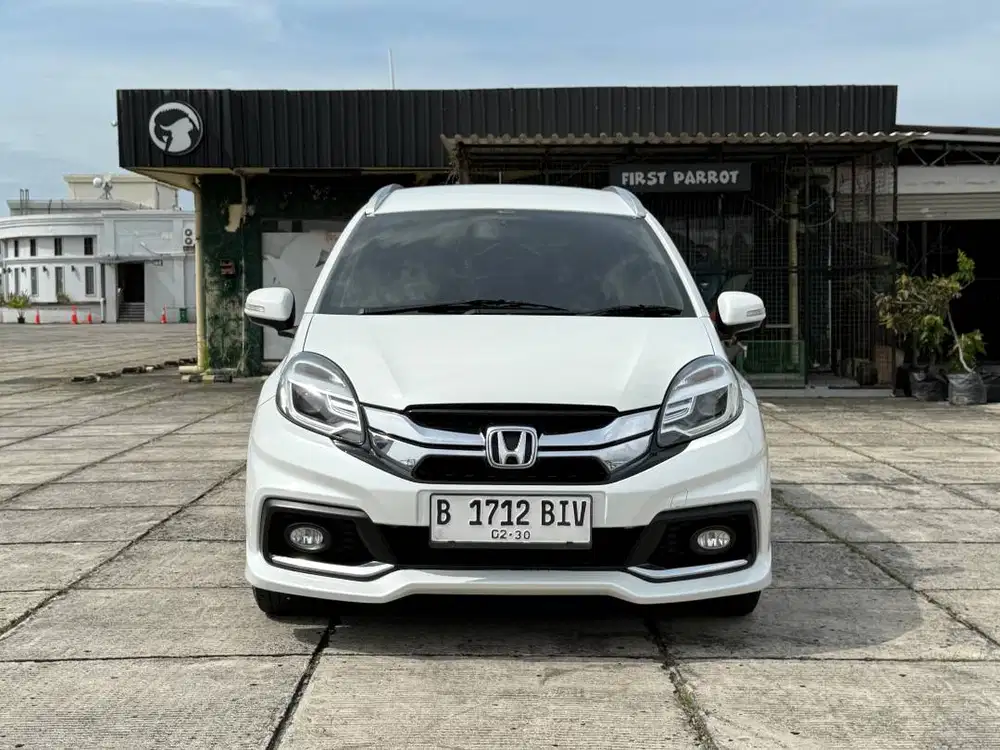Honda mobilio Rs 1.5 AT. Tahun 2015. Putih. Low km. Perfect cond