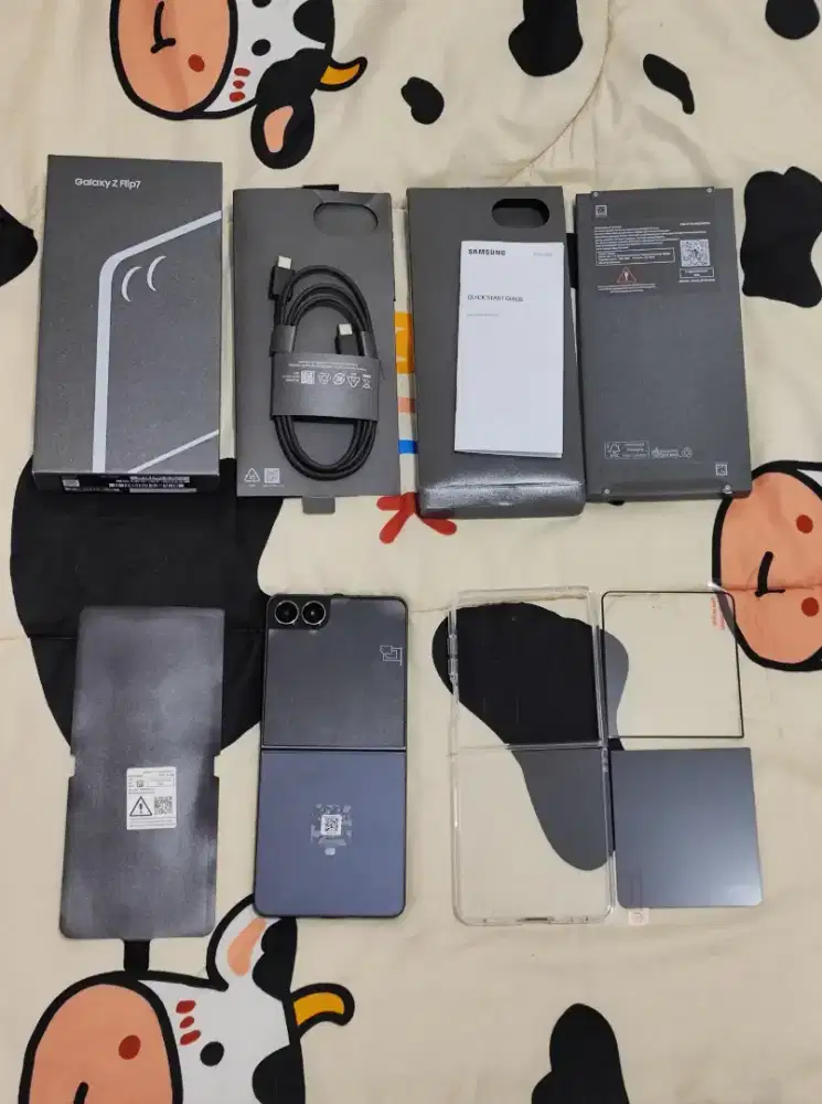 TT BT Samsung Z Flip 7 12 512 baru Buka Dus Garansi Panjang bukan Fold