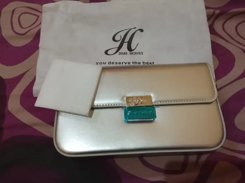 Tas wanita warna silver