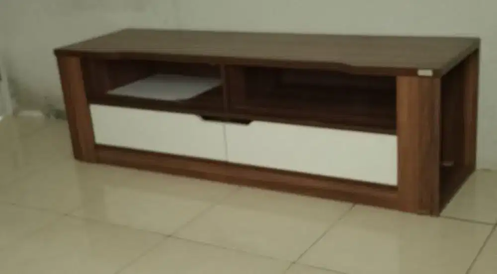 Meja TV second pemakaian pribadi
