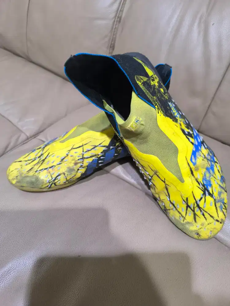 Sepatu futsal adidas predator freak x-man wolverine edition