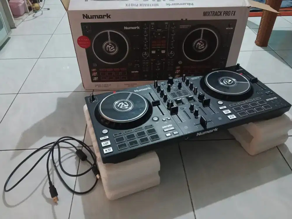 Numark Mixtrack Pro fx