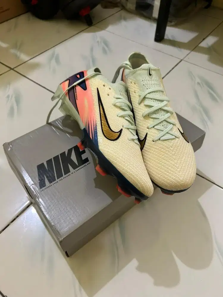 Sepatu bola Nike Mercurial Vapor 16 - Size 41