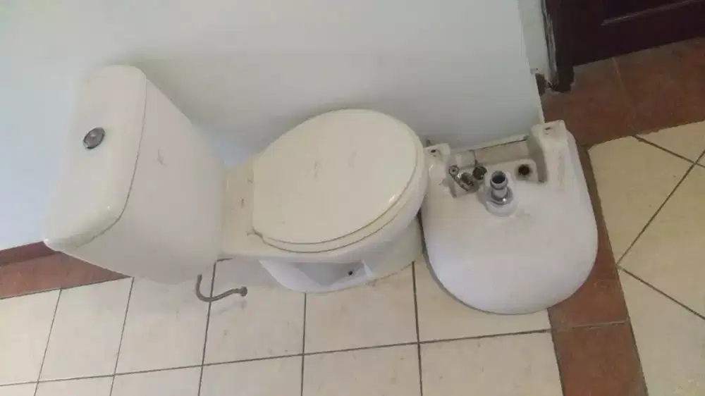 Closet Toto wastafel cuci tangan