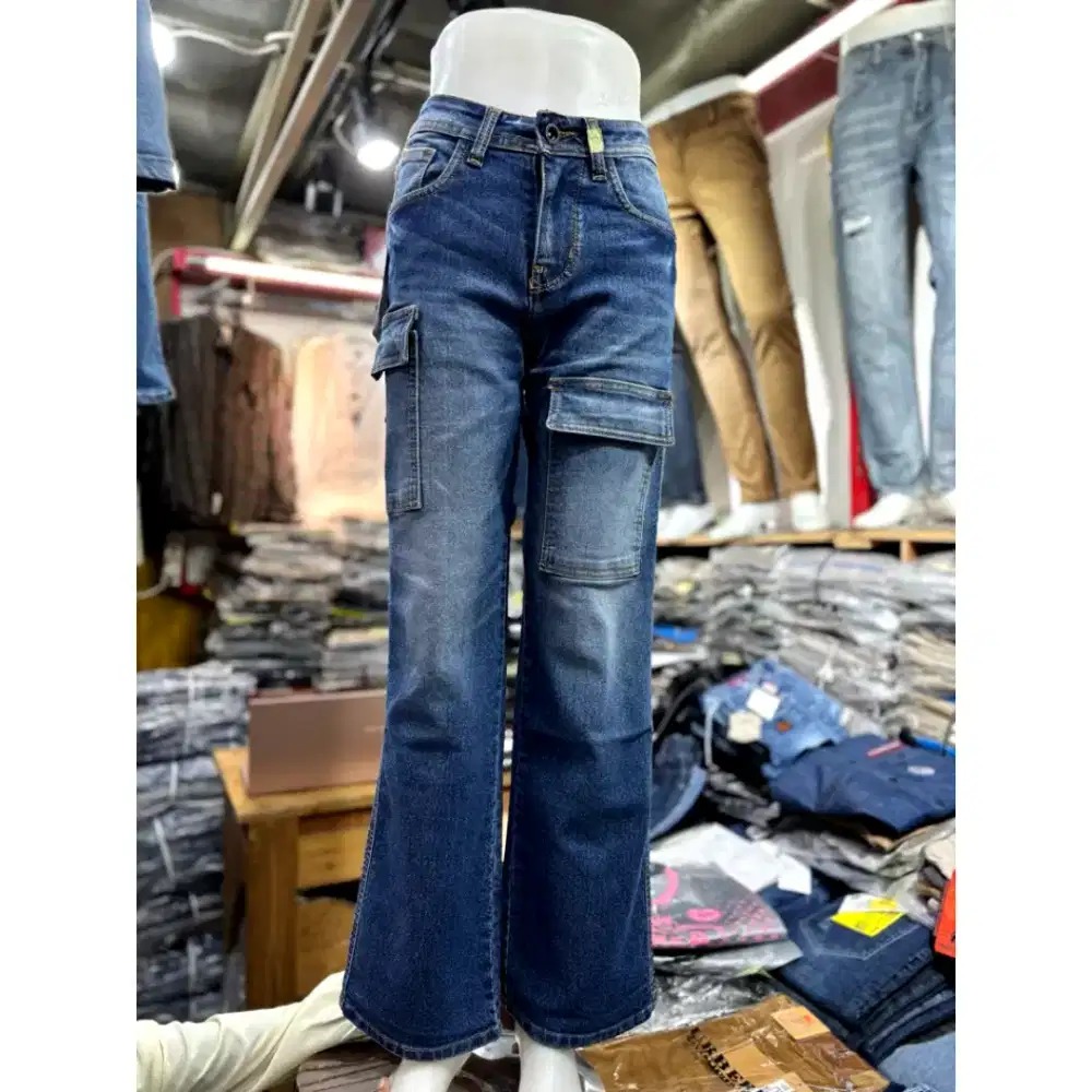 Dibutuhkan kariawan wanita untuk jaga toko dan host live