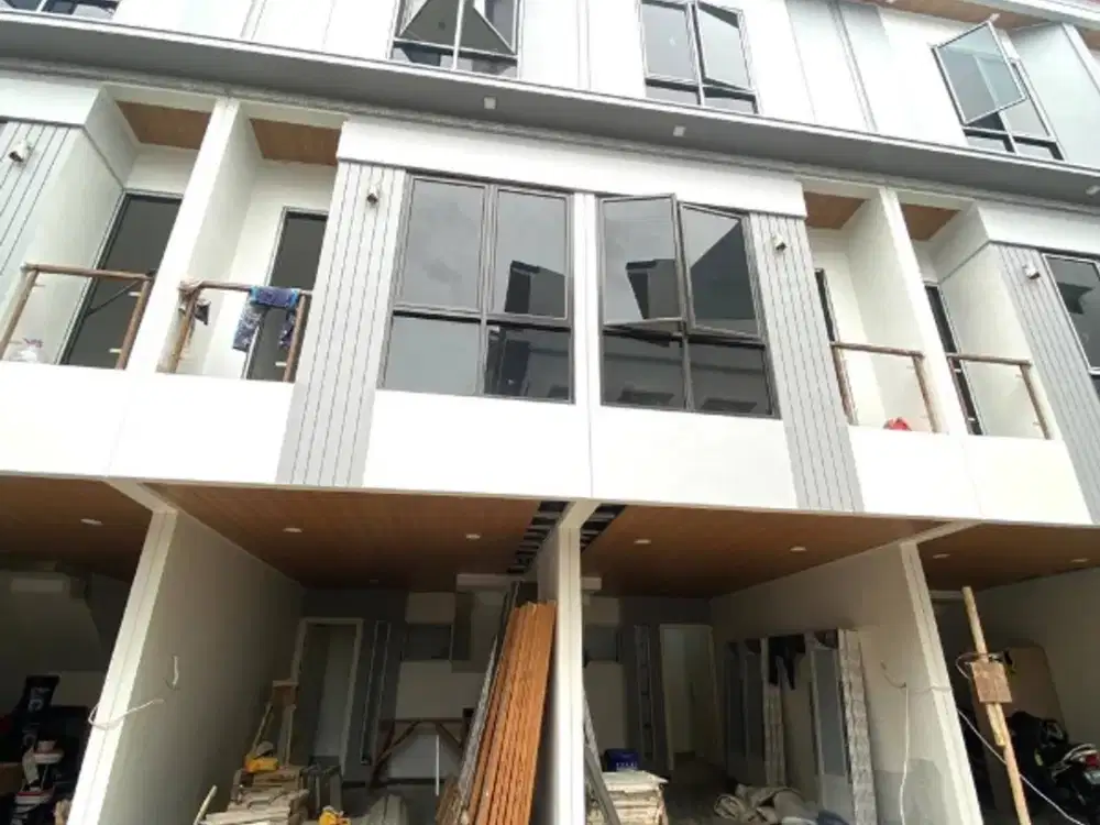 Ready Siap Huni Rumah 3 Lantai dekat Apartemen Green Pramuka