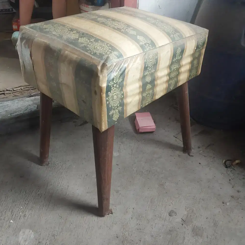 Kursi kecil layak pakai