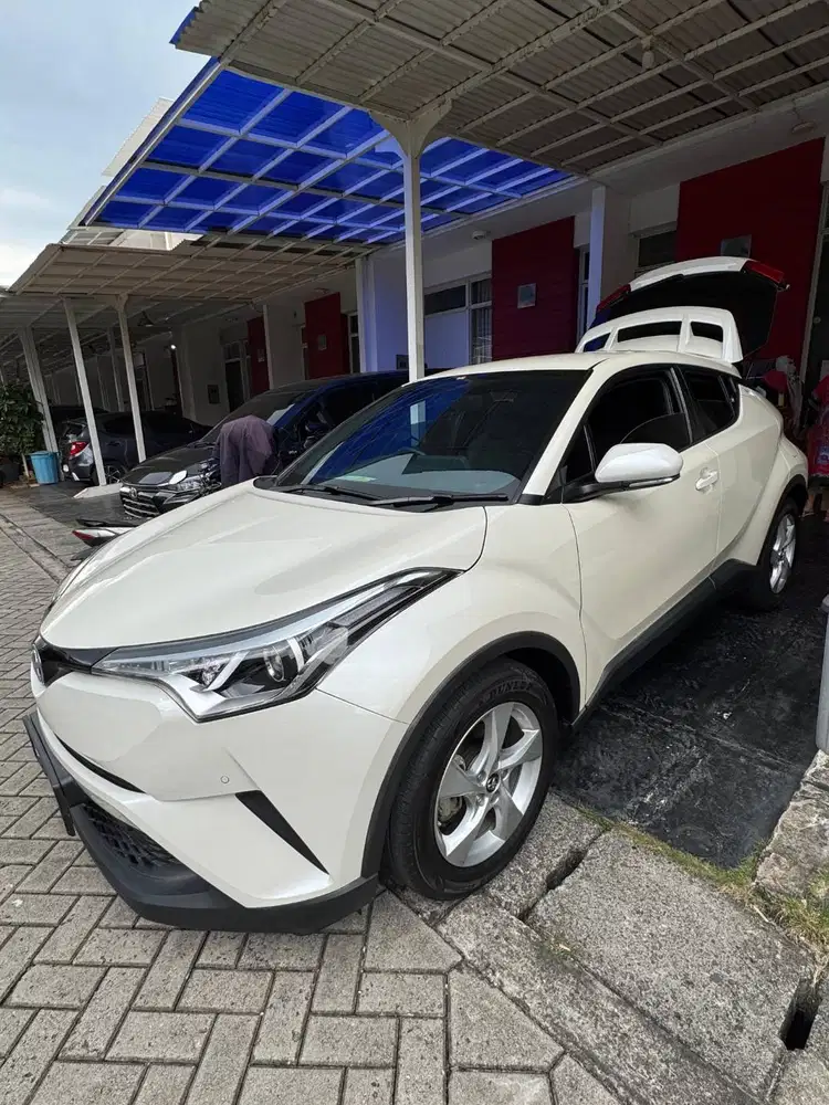 (km 6500) Toyota CHR 1.8 AT. Tahun 2018. Putih. New a like