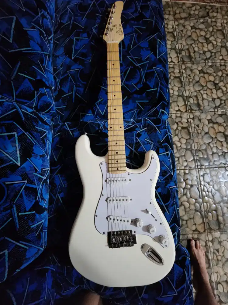 Gitar listrik custom