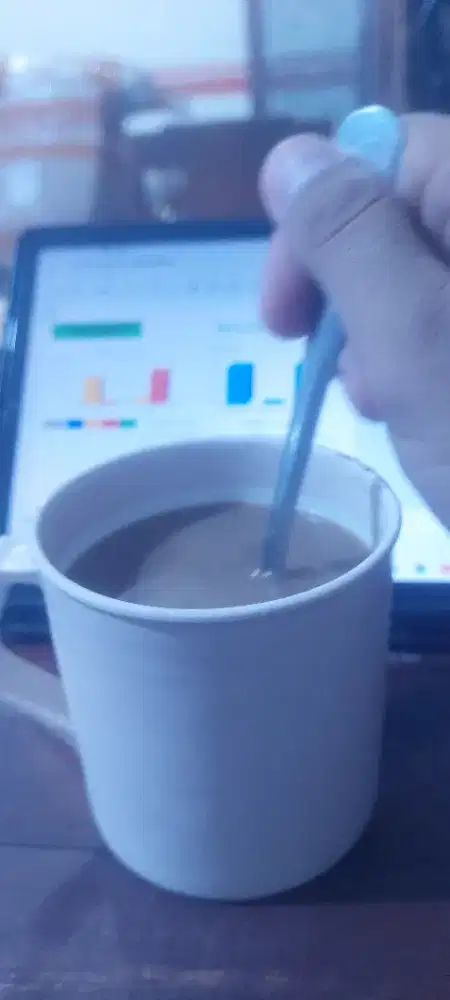 Operator data, asisten administrasi, atau customer service online.