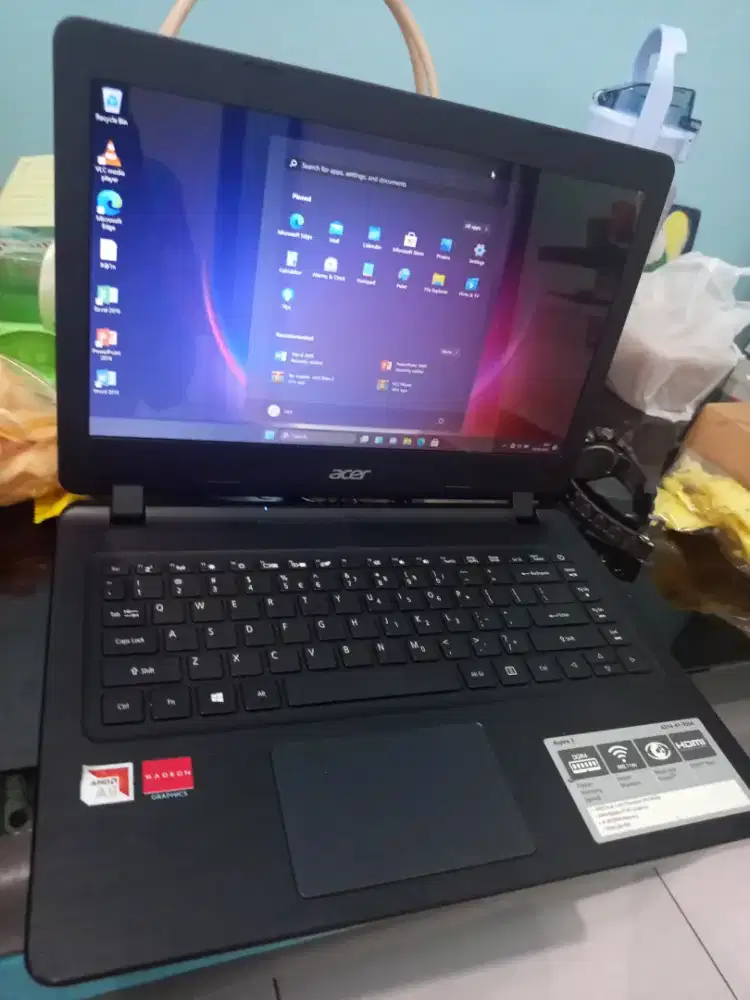 laptop ACER  . AMD A9. Ram 8gb/SSD 256gb VGA Radeon . WINDOWS 11