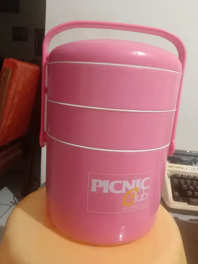 Wadah Makanan untuk Picnic