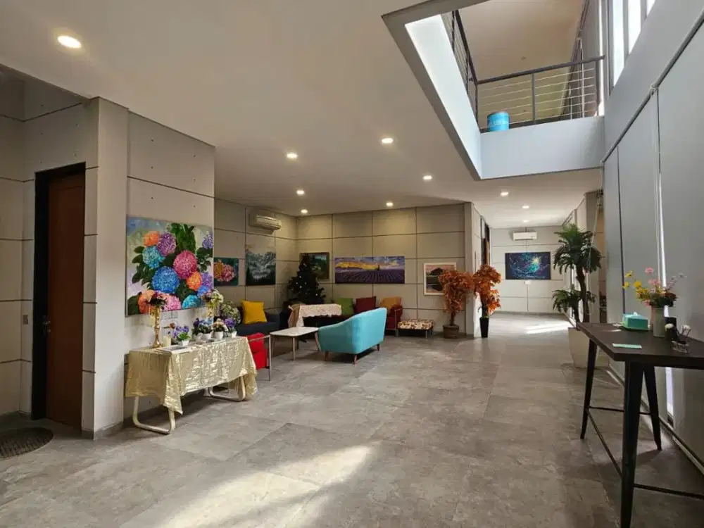 Rumah Langka View Danau Bangunan Mandiri Scarlet The Springs