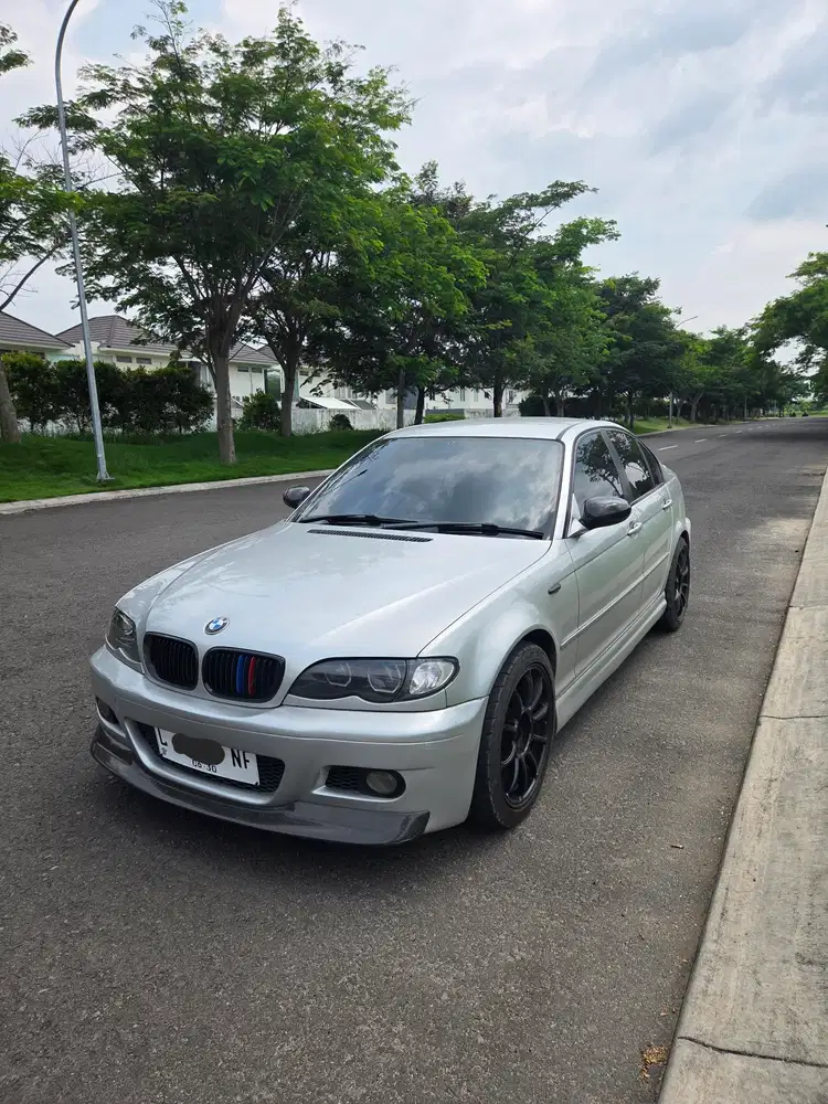 BMW 318i 2004 Bensin