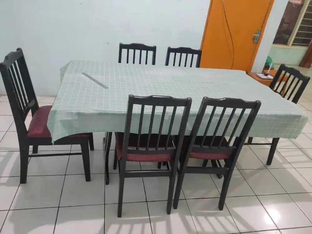 Jual cepat 1 full set meja makan beserta kursi