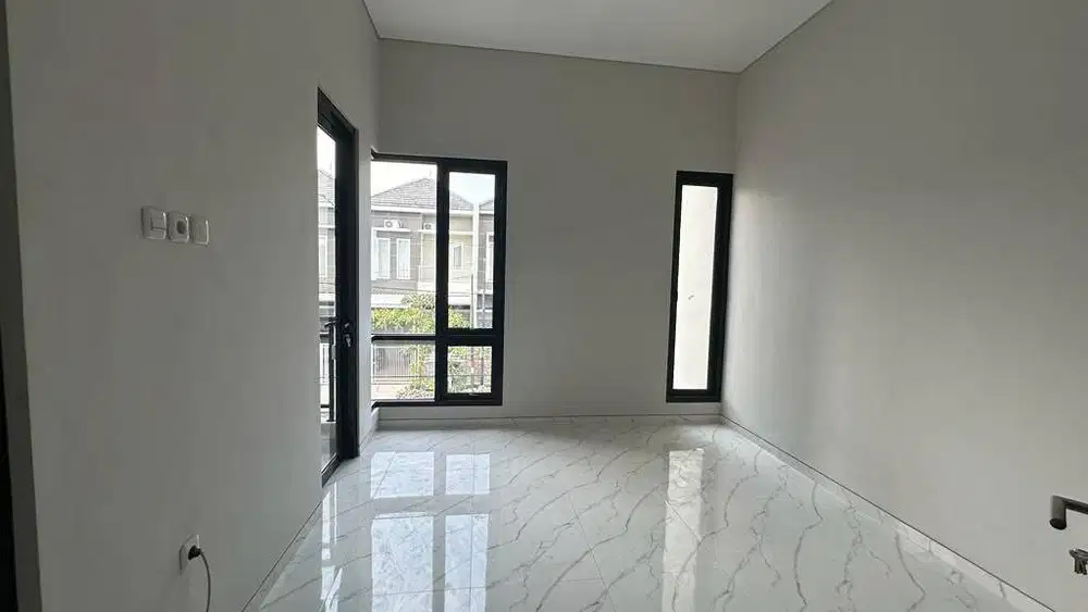 DIJUAL RUMAH KUTISARI INDAH - JALAN UTAMA - BARU GRESS